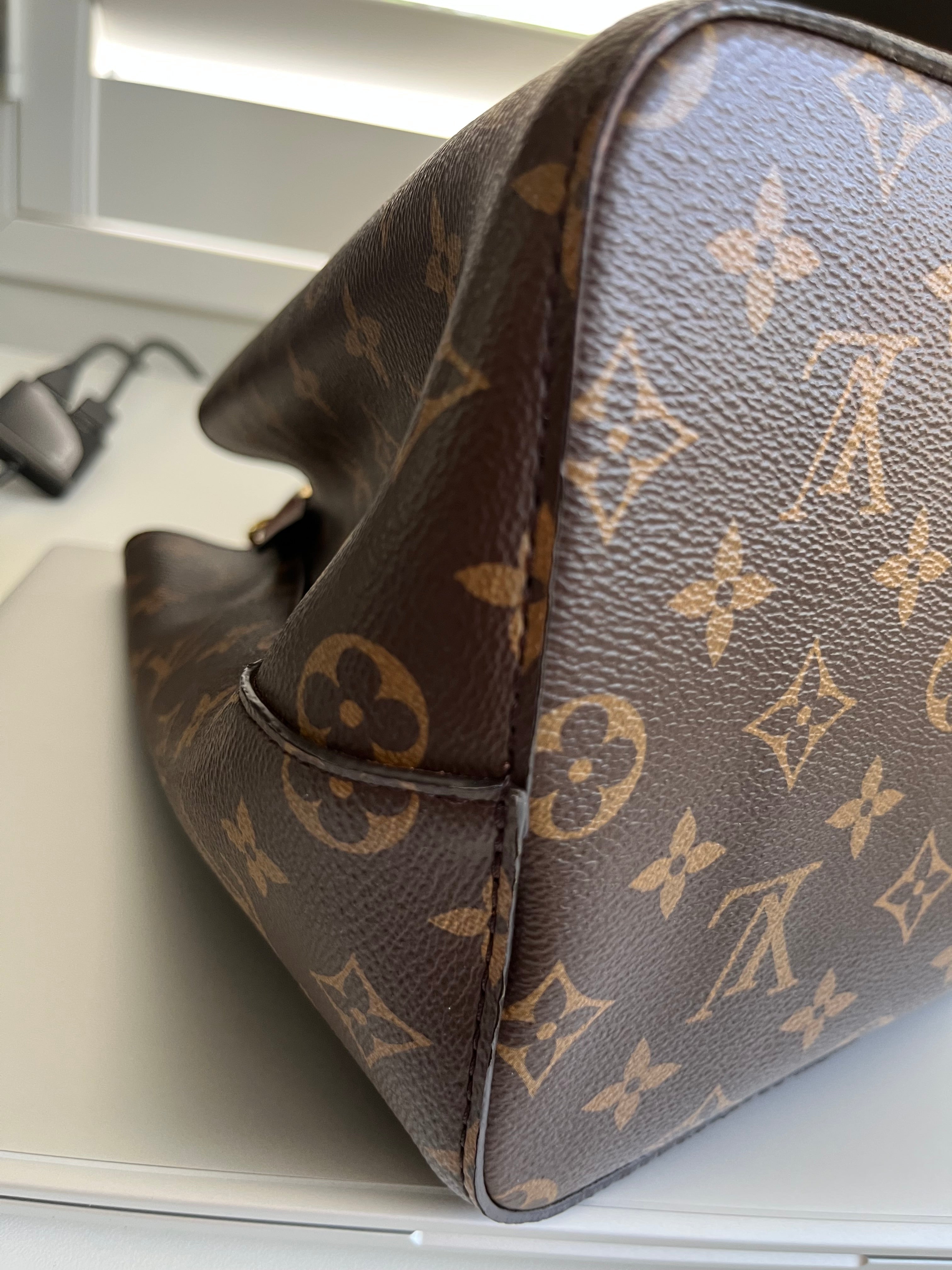Louis Vuitton NéoNoé MM bucket bag